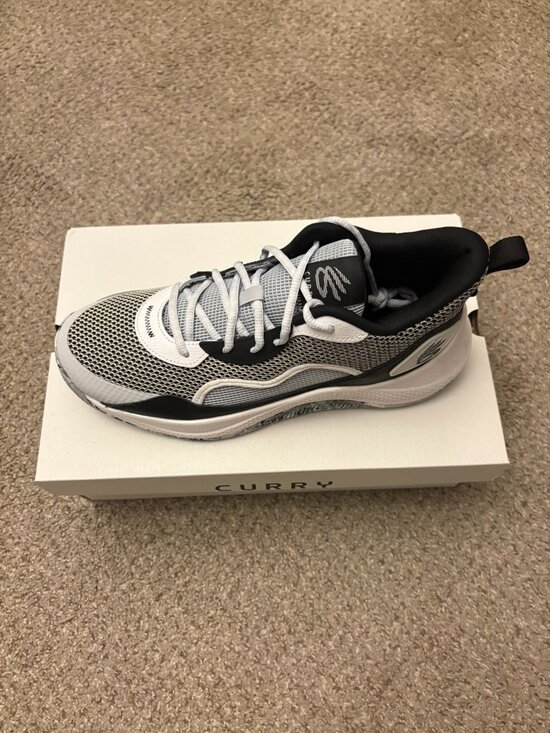 BRAND NEW IN BOX - Under Armour Stephen Curry 3Z 24 White/Black 101 Size 10 main image 6